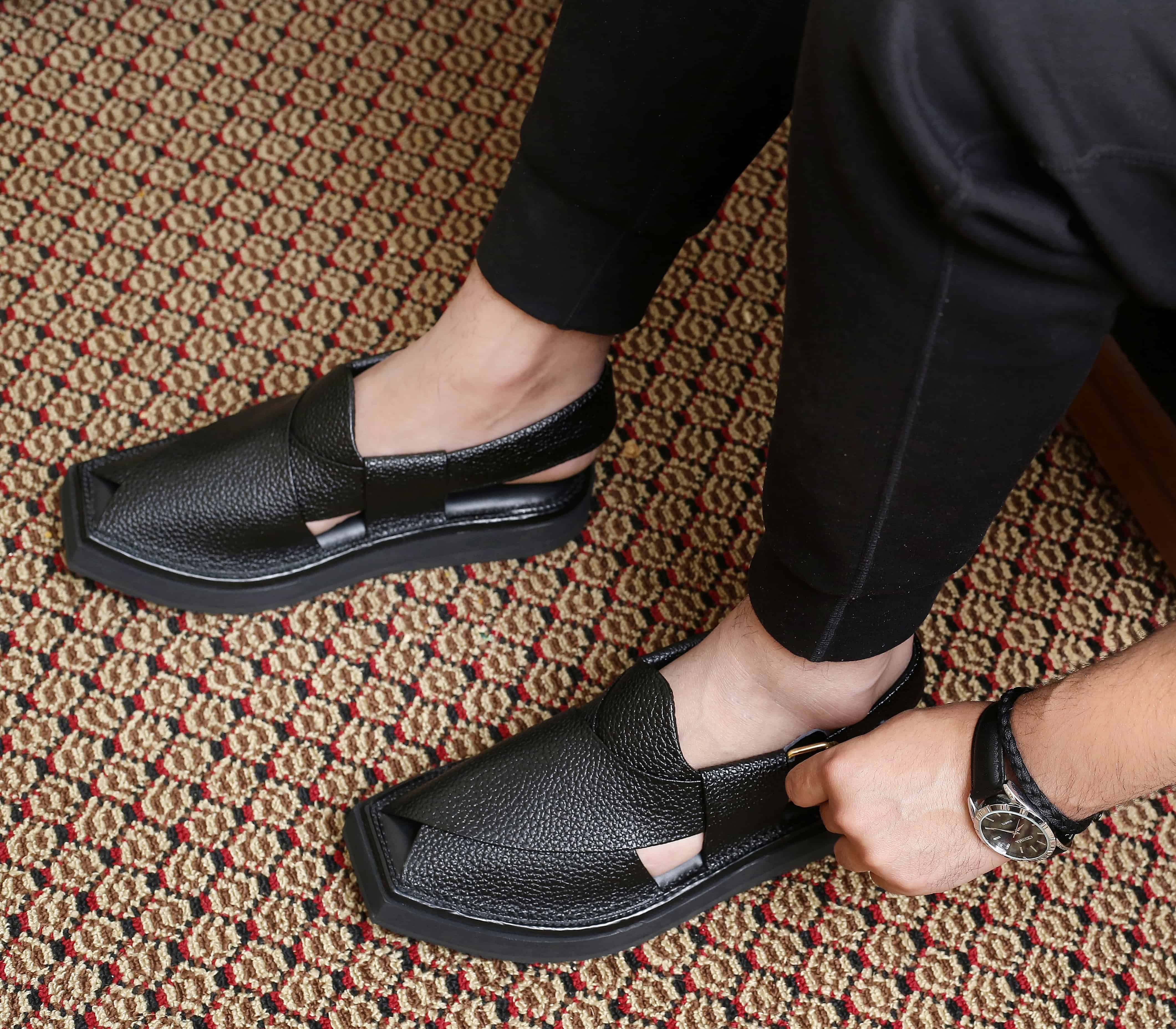 Kaptaan Chappals 3.0 – Jet Black